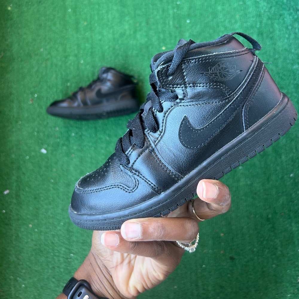 Air Jordan 1 Mid triple Black toddler size 13c